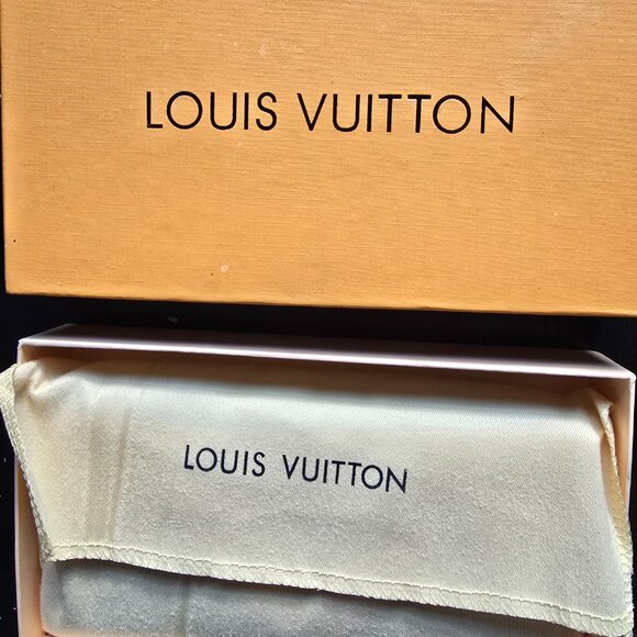 Louis Vuitton Clutch Dog Wallet - Picture 2 of 10